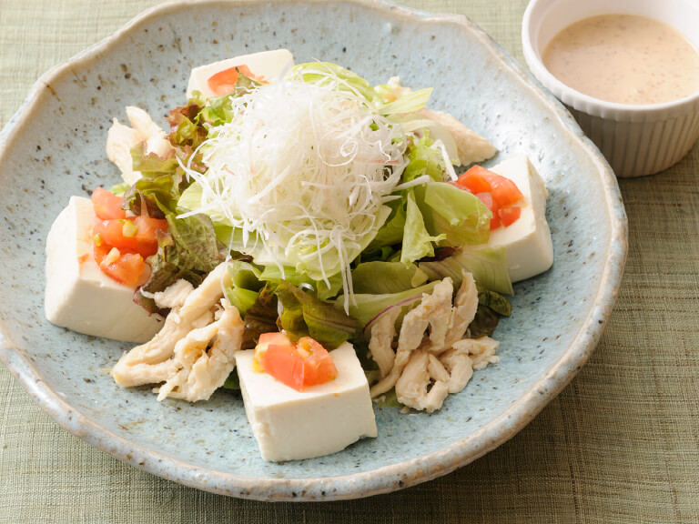 豆冨と蒸し鶏のごまドレサラダ